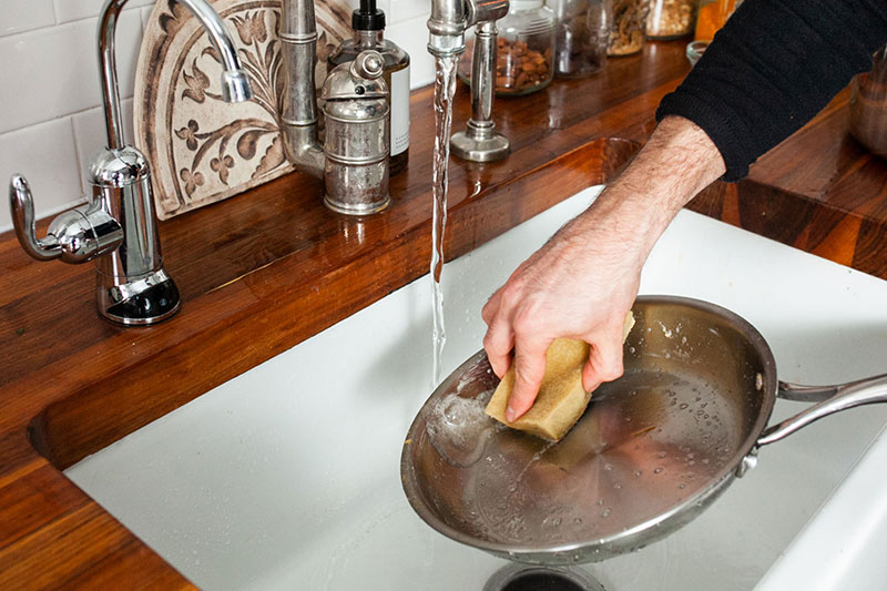 بهترین روش شستشو ظروف استیل را میدانید؟